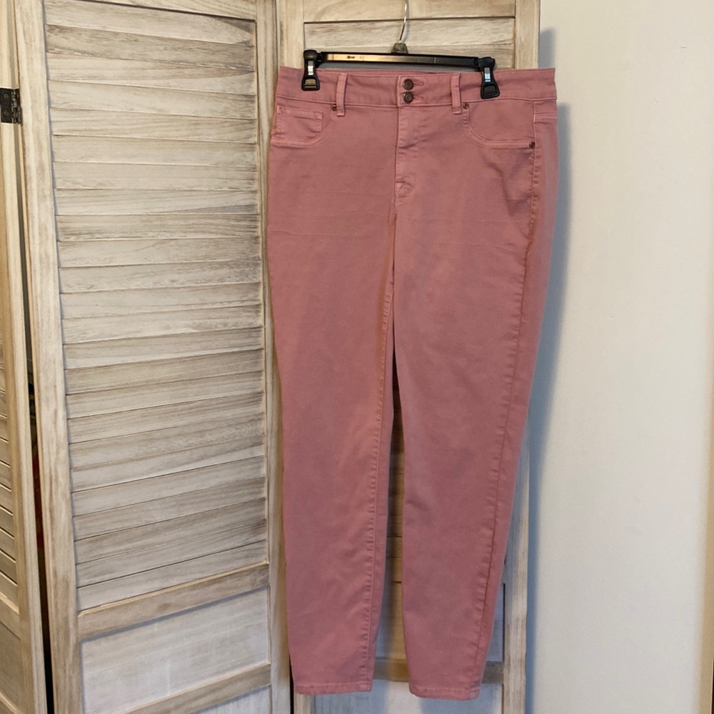 Maurice’s high rise jegging/skinny pants. Smoke free and pet free home